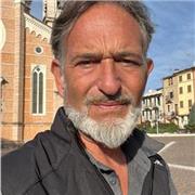 Laureato in Giurisprudenza, Avvocato libero professionista, insegno diritto a ragazzi delle superiori o universitari